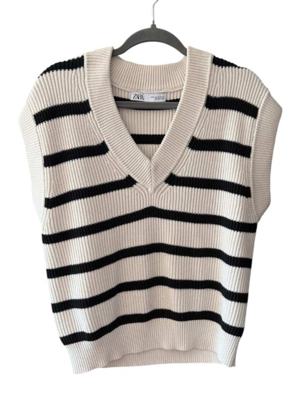 ZARA Black and White Knitted V Neck Vest Size M